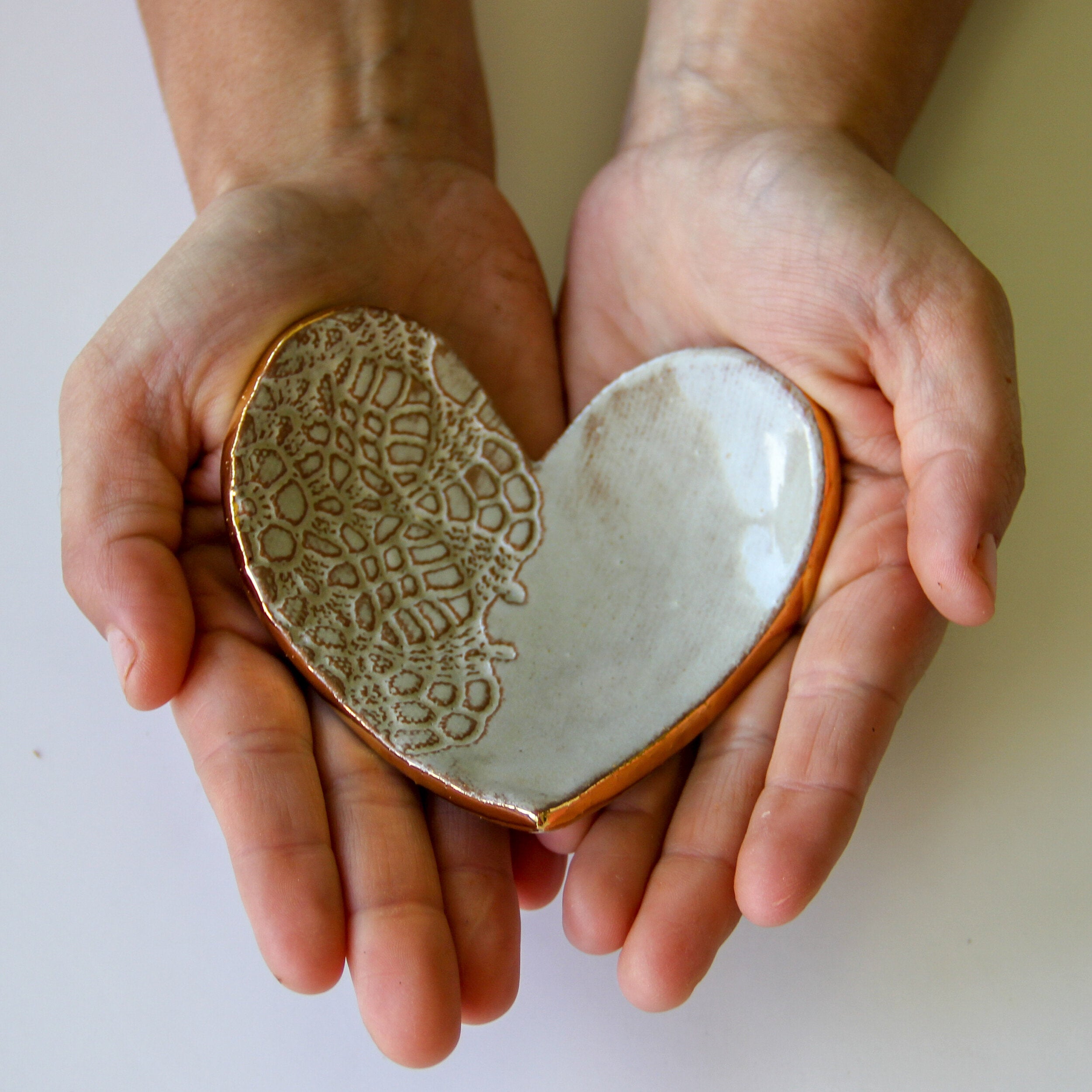 Ring dish, heart, leopard, bed online side dish, resin, hand painted, original