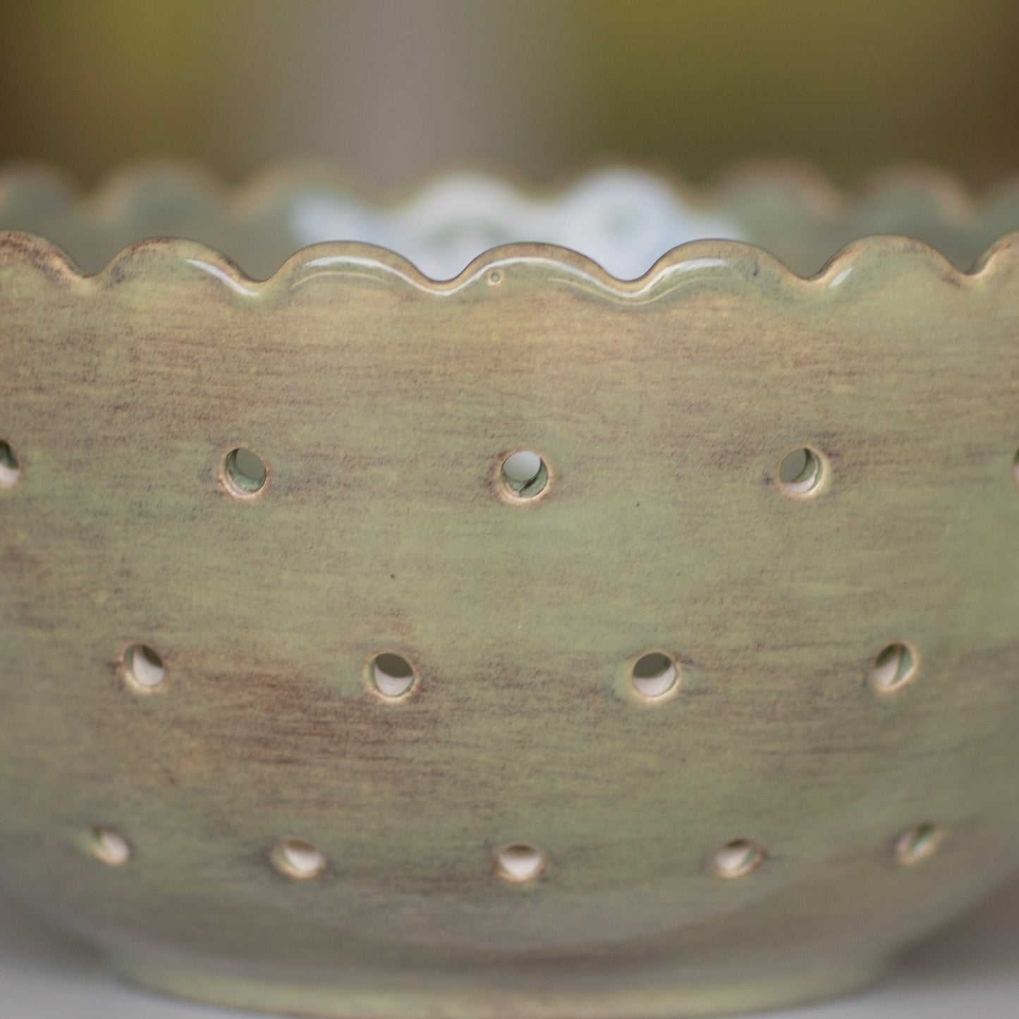 Scalloped Edge Berry Bowl