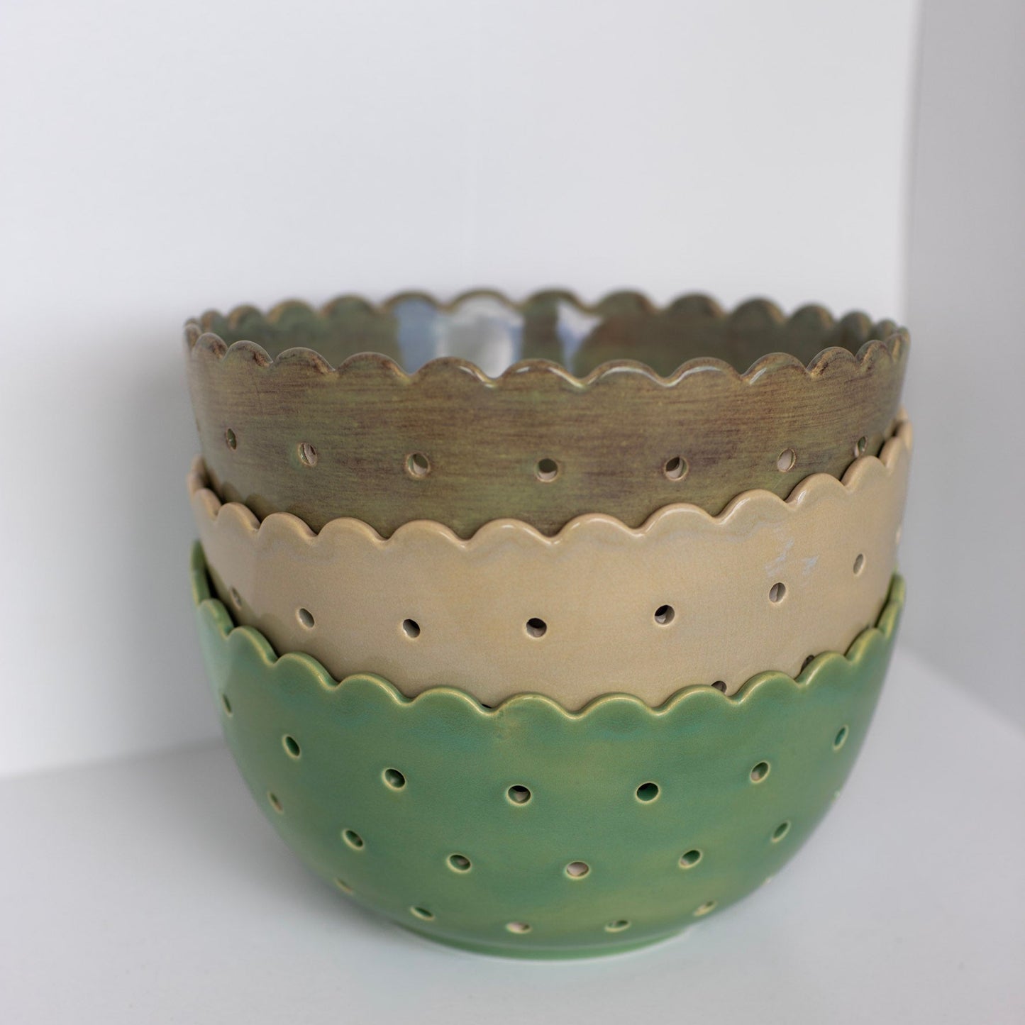 Scalloped Edge Berry Bowl